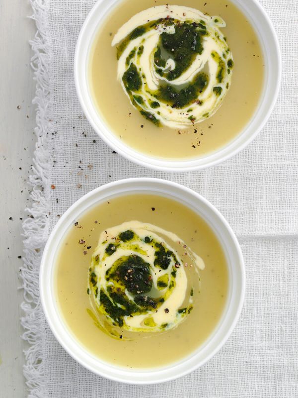 Wild garlic mini soups with Sbrinz cream