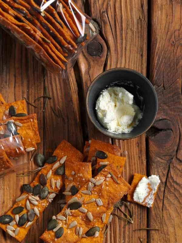 Crackers with herbs and kernels