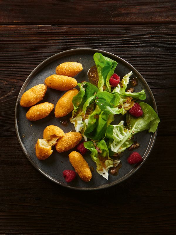 Sbrinz-AOP-Nuggets mit Salat