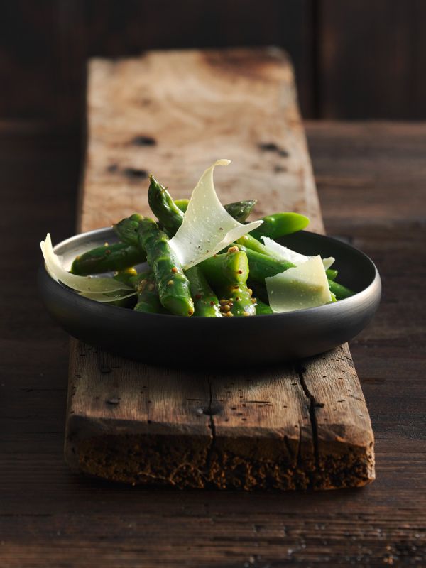 Salade d’asperges et rebibes de Sbrinz